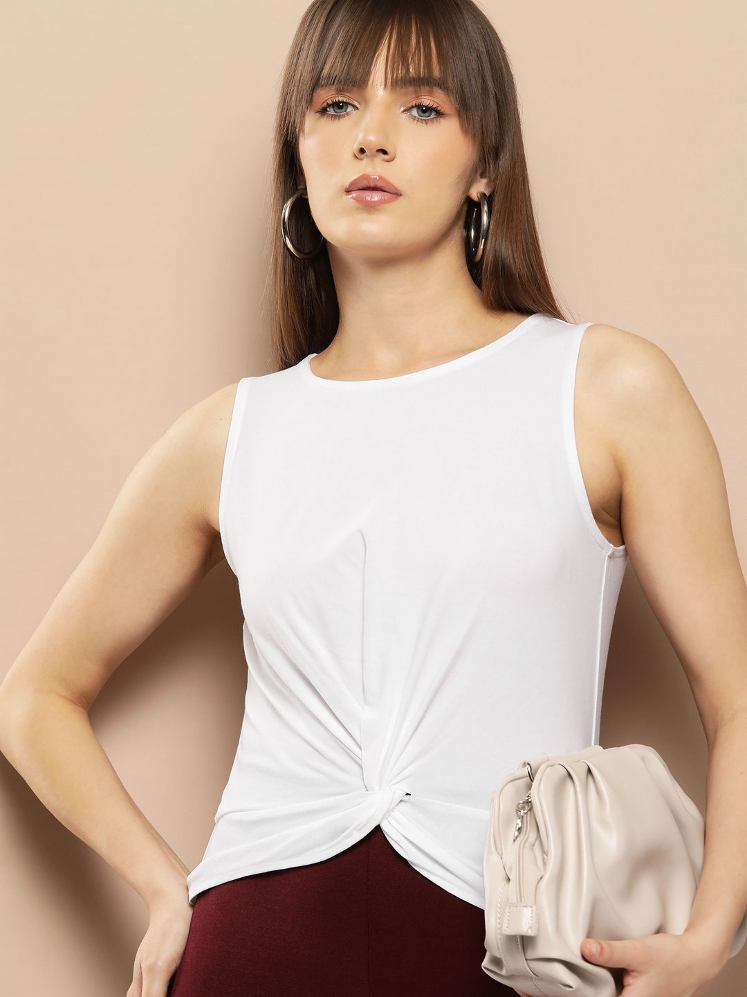 

Chemistry Women Solid Round Neck Cotton Tshirt, White
