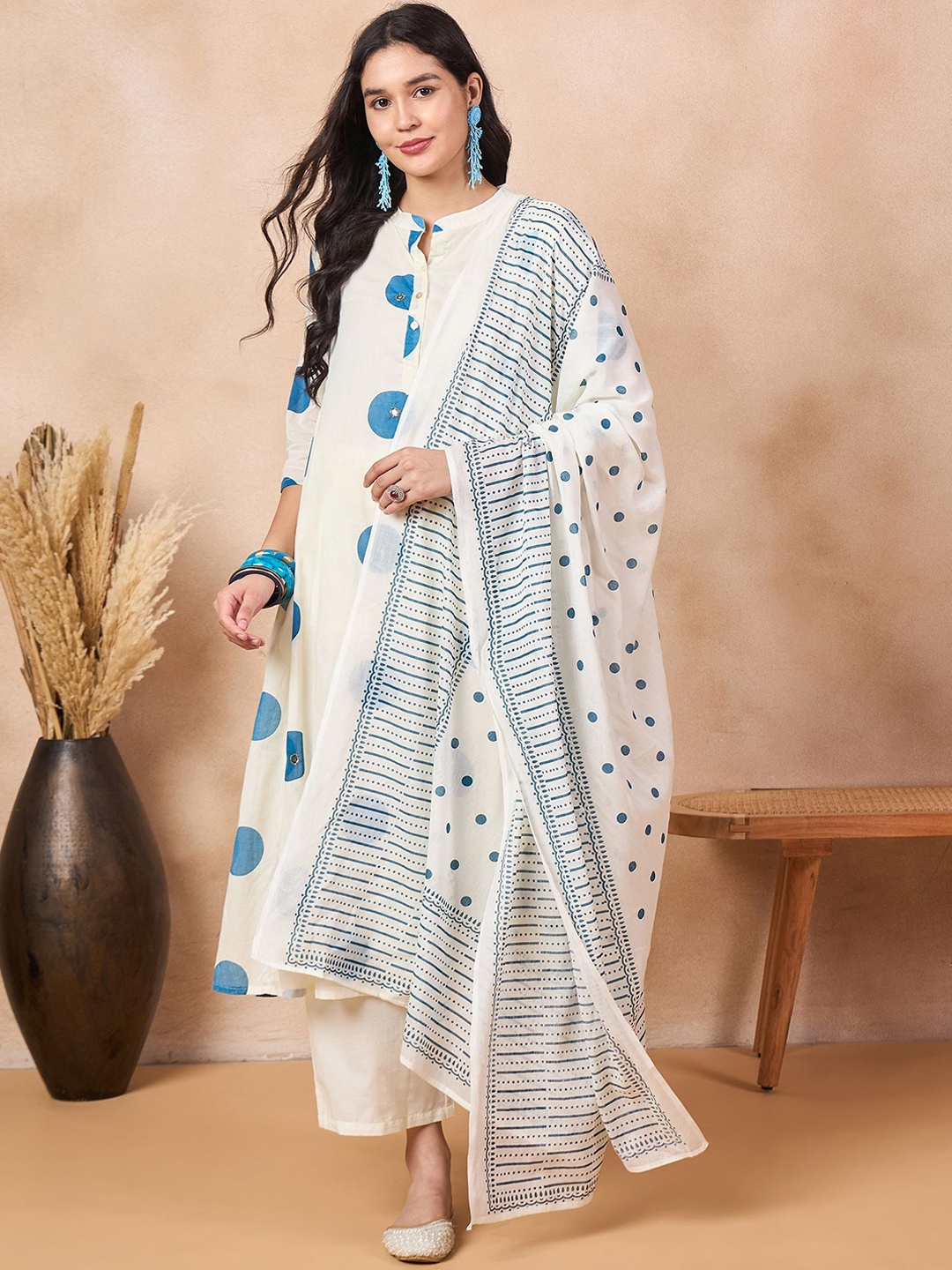 

Anouk Off-White Geometric Printed Pure Cotton A-Line Kurta with Palazzo & Dupatta