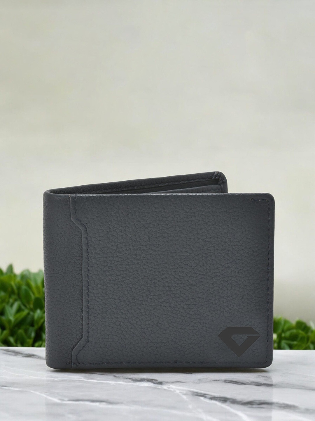 

INVICTUS Men Textured Leather Two Fold Wallet, Black