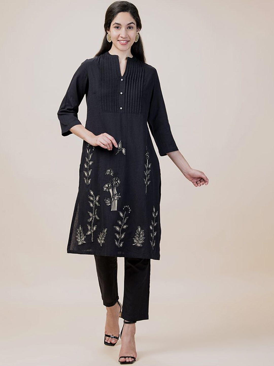 

BARARA ETHNIC Floral Printed Mandarin Collar Linen Pleated Straight Kurta, Black