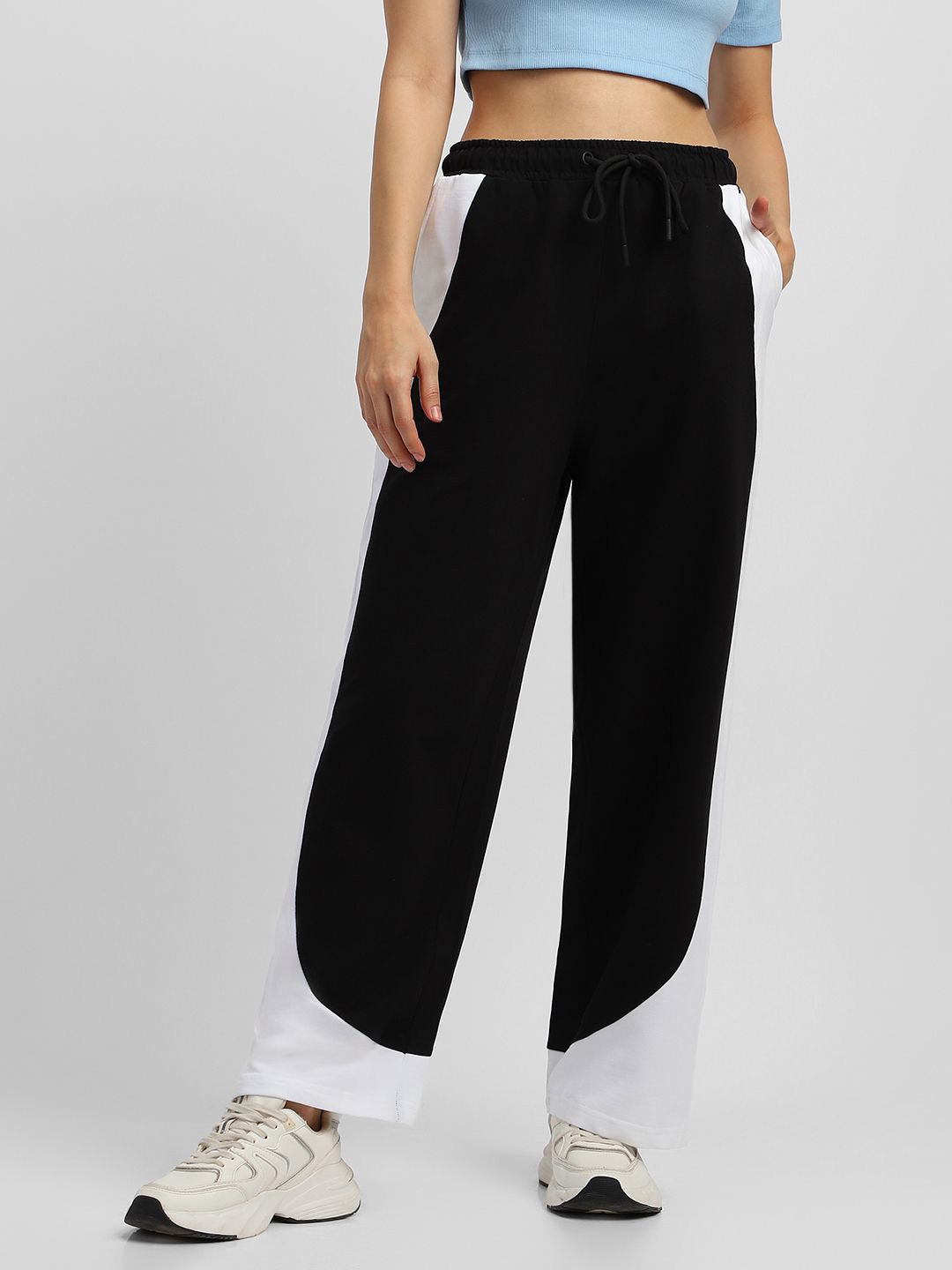 

NOBERO Women Loose Fit Colourblocked Oversized Parallel Trousers, Black