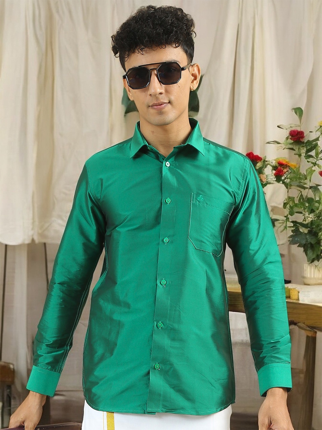 

TATTVA Men Classic Slim Fit Opaque Solid Casual Shirt, Green