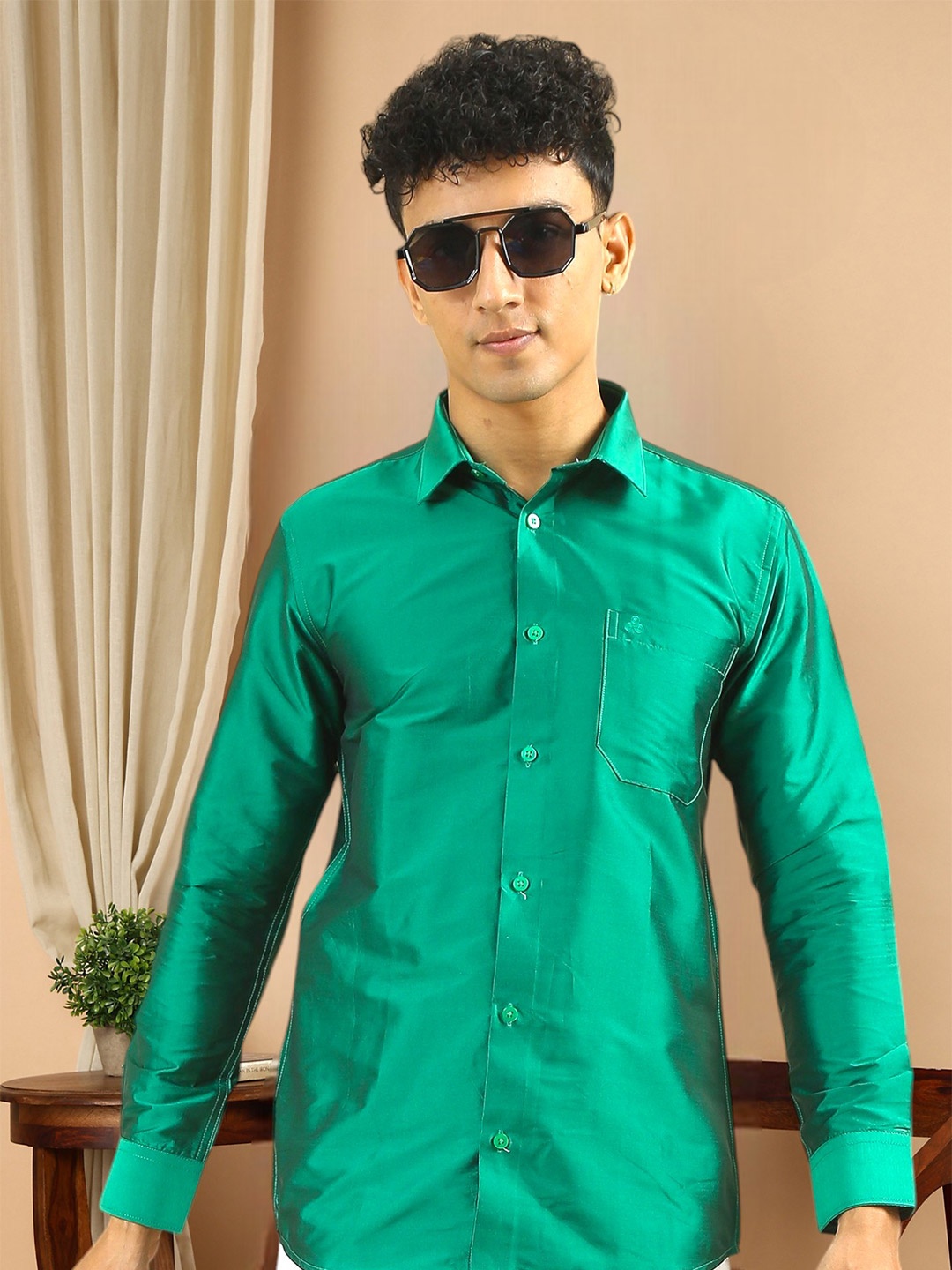 

TATTVA Men Classic Slim Fit Opaque Solid Casual Shirt, Green