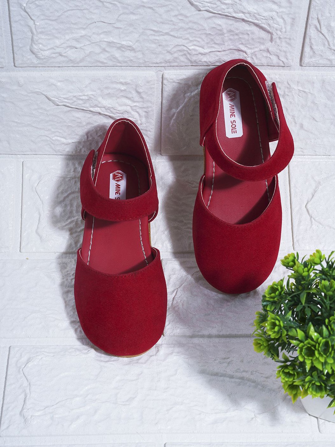 

Minesole Girls Round Toe Ballerinas, Red