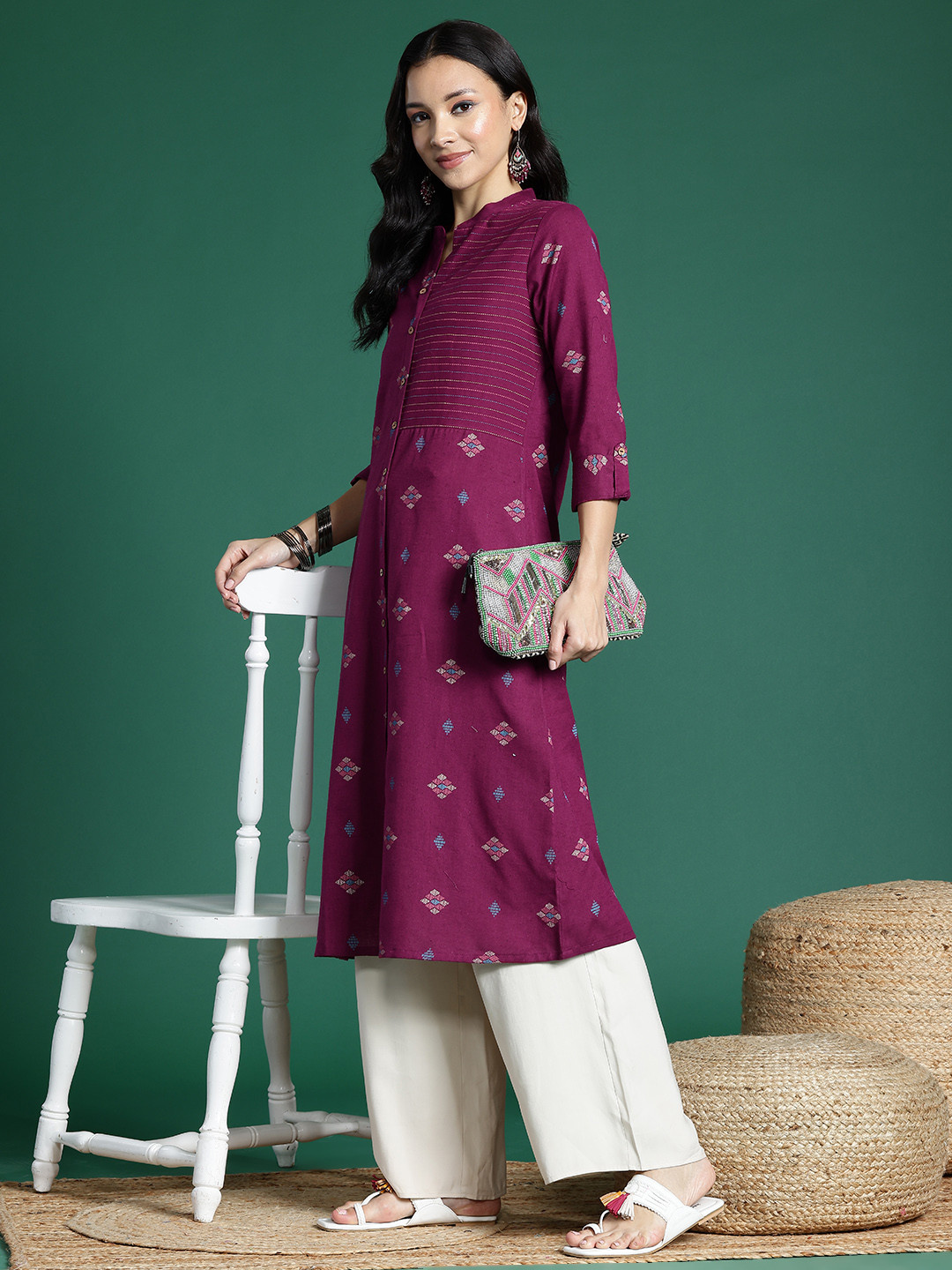 

Sangria Geometric Embroidered Kantha Work Kurta, Burgundy