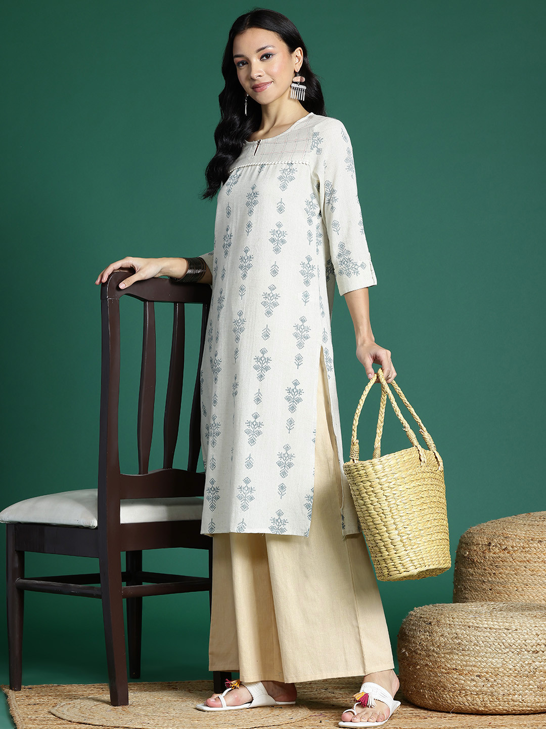 

Sangria Geometric Printed Keyhole Neck Kurta, Off white