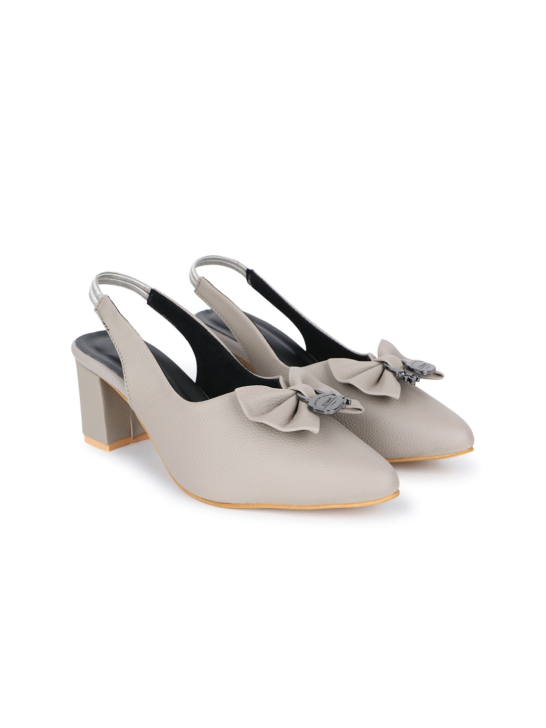 

CHINRAAG Block Heeled Pumps with Bows, Tan