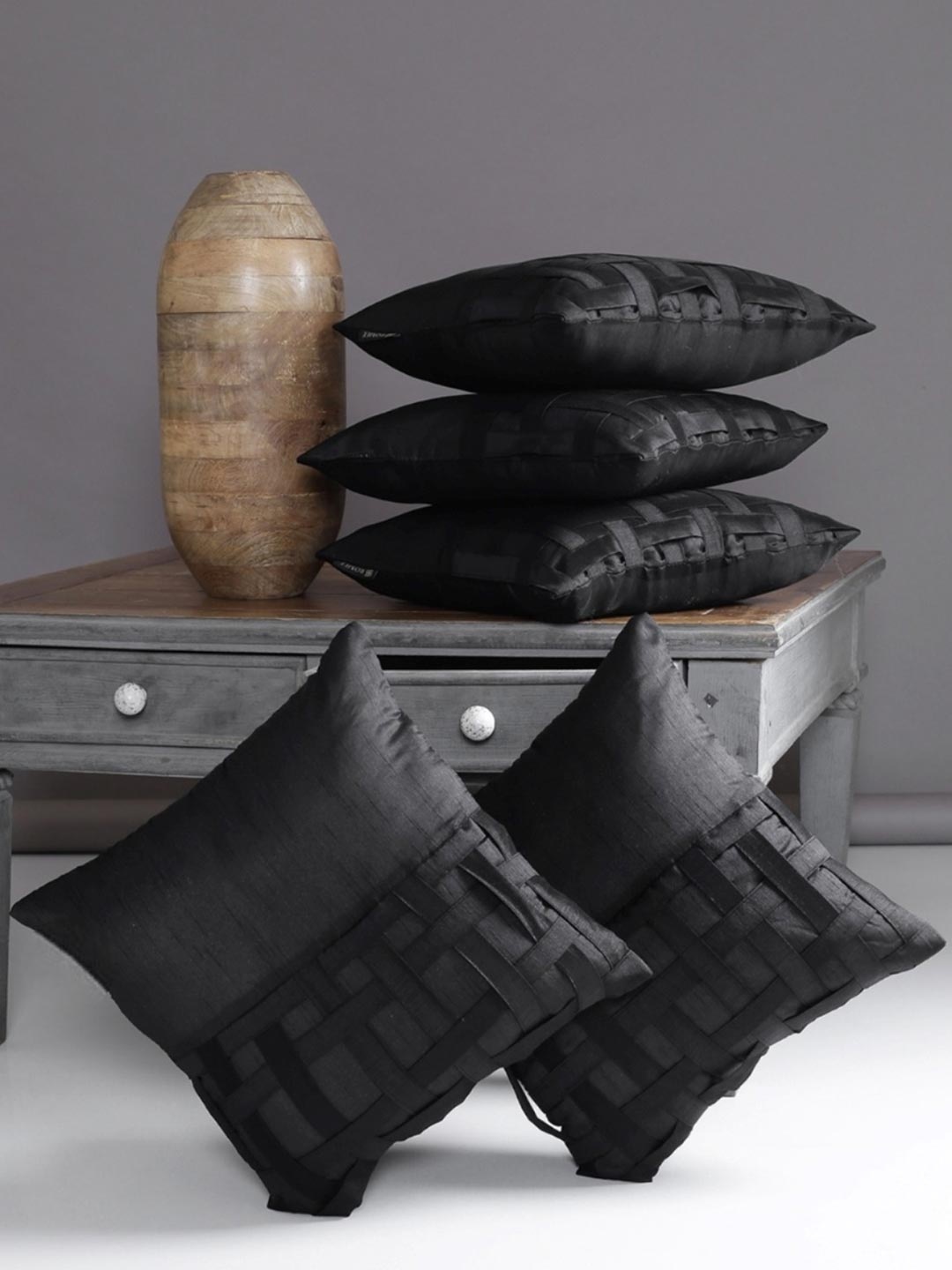 

Myntra Elegant Homes Black 5 Pieces Square Cushion Covers