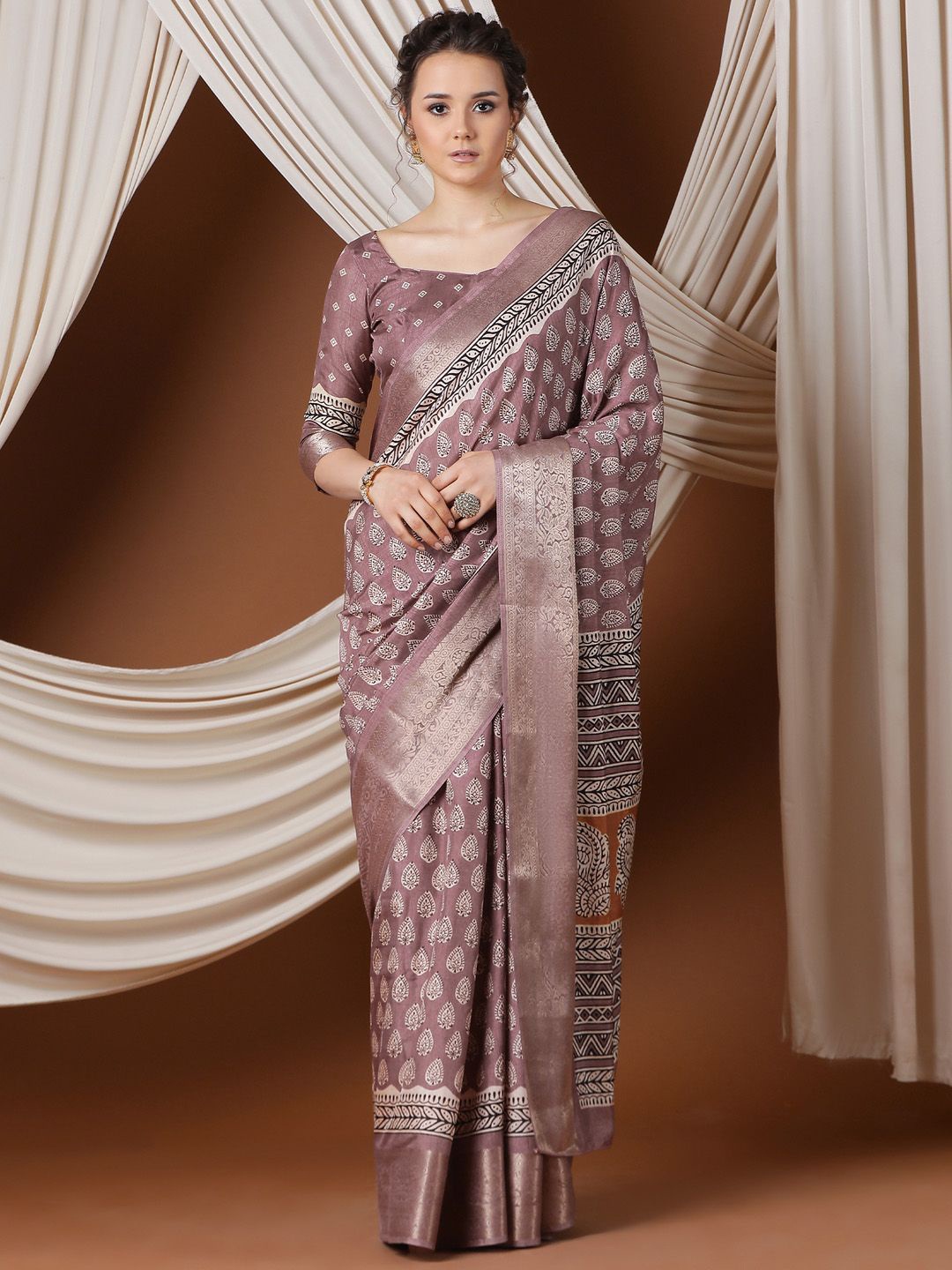 

Mitera Ethnic Motif Zari Woven Sungudi Saree, Pink