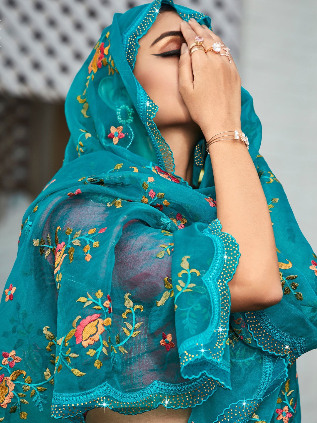 

VIRICA Ethnic Motif Embroidered Embellished Saree, Teal