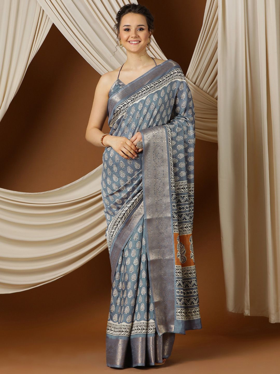 

Mitera Ethnic Motif Zari Woven Sungudi Saree, Blue