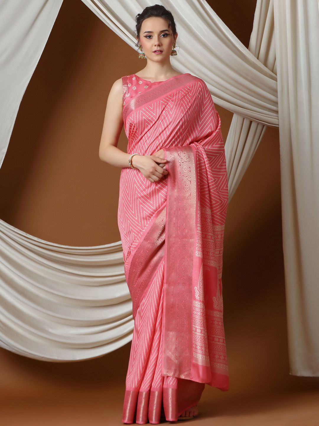 

Mitera Geometric Zari Woven Sungudi Saree, Pink