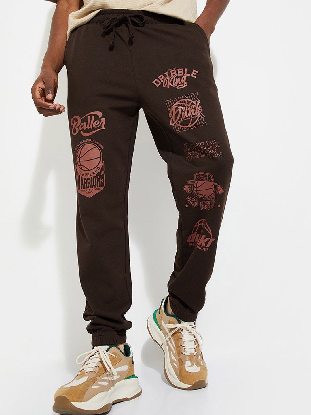 

max Men Printed Mid Rise Track Pants, Brown