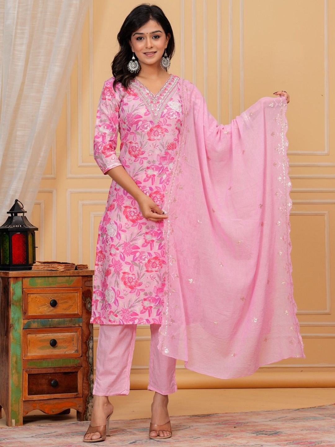 

UNISETS Floral Printed V-Neck Sequinned Straight Kurta With Trousers & Dupatta, Pink