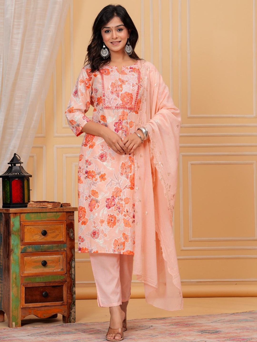 

UNISETS Floral Printed Notch Neck Thread Work Straight Kurta With Trousers & Dupatta, Peach