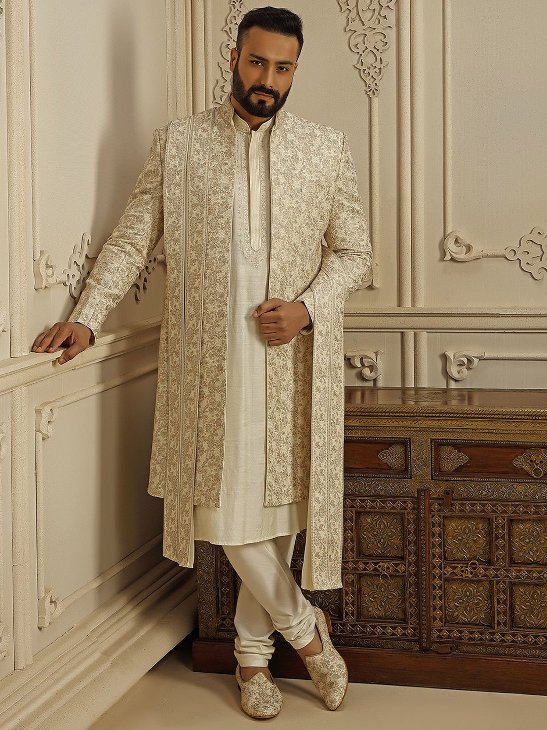 

VANSHIK Men Embroidered Sherwani, Off white