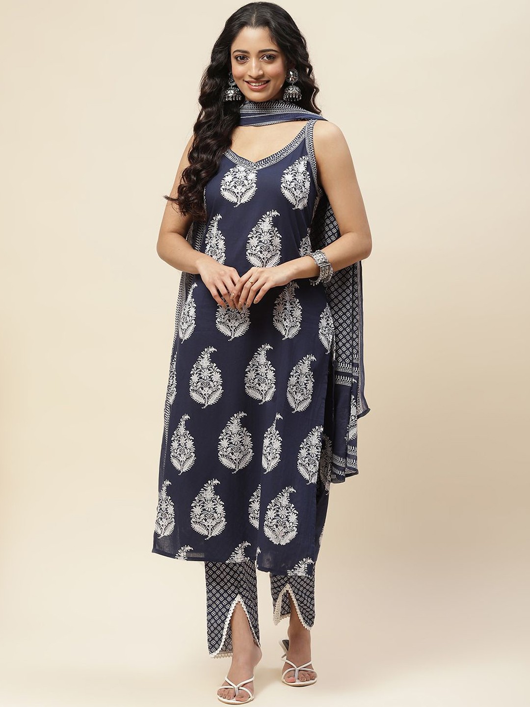 

Meena Bazaar Paisley Printed Sleeveless Straight Kurta With Trousers & Dupatta, Navy blue