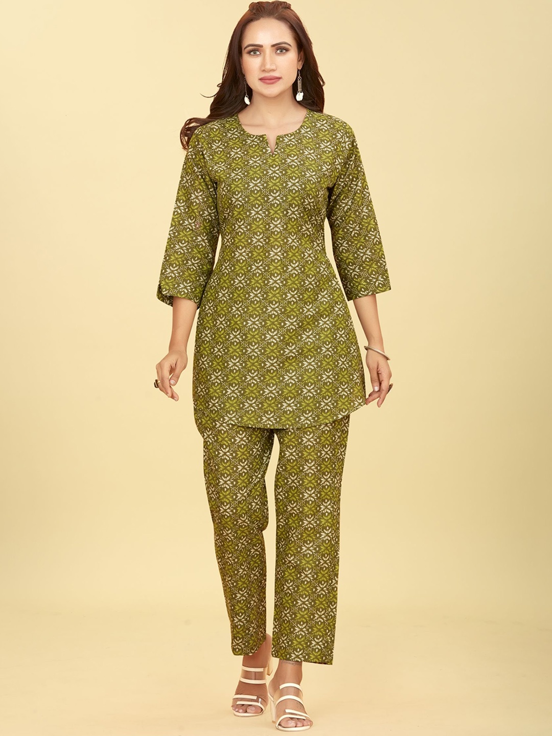 

ODD BY chansi TRENDZ Ethnic Motifs Printed Straight Kurta With Trousers, Green