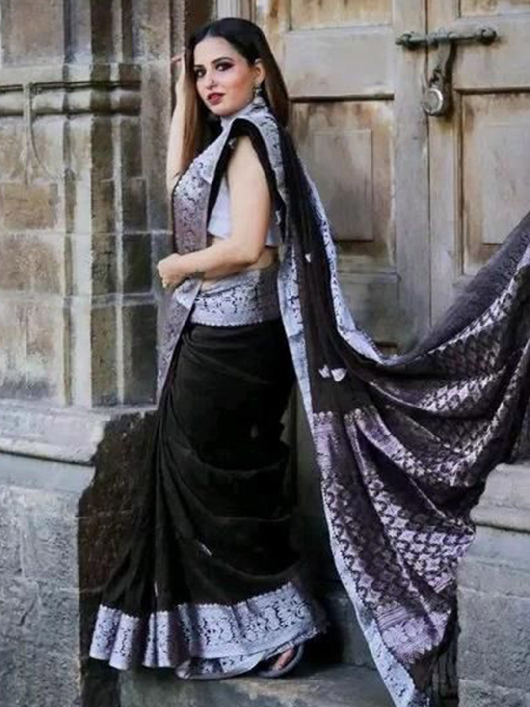 

Upalksh Woven Design Zari Kanjeevaram Saree, Black