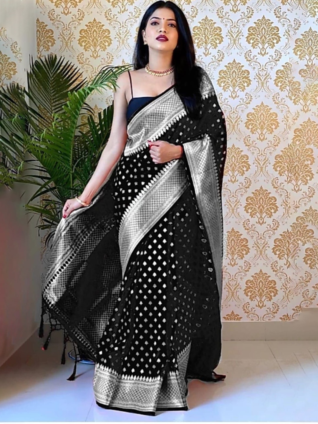 

Upalksh Ethnic Motifs Zari Kanjeevaram Saree, Black