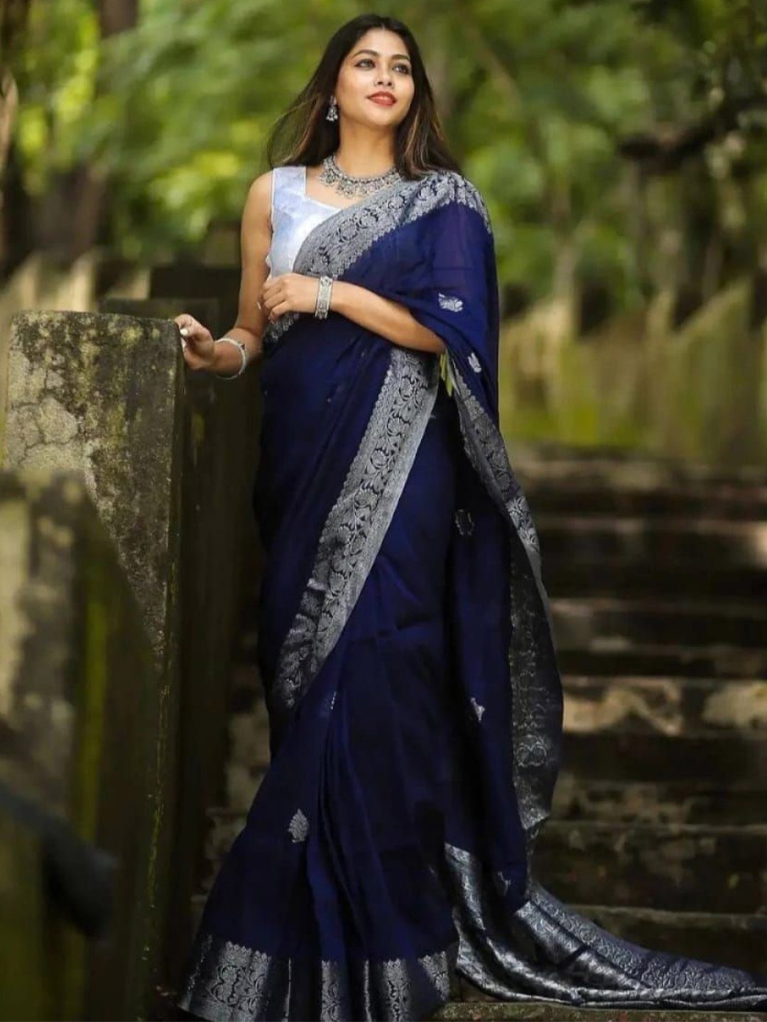 

Upalksh Ethnic Motif Zari Woven Kanjeevaram Saree, Blue