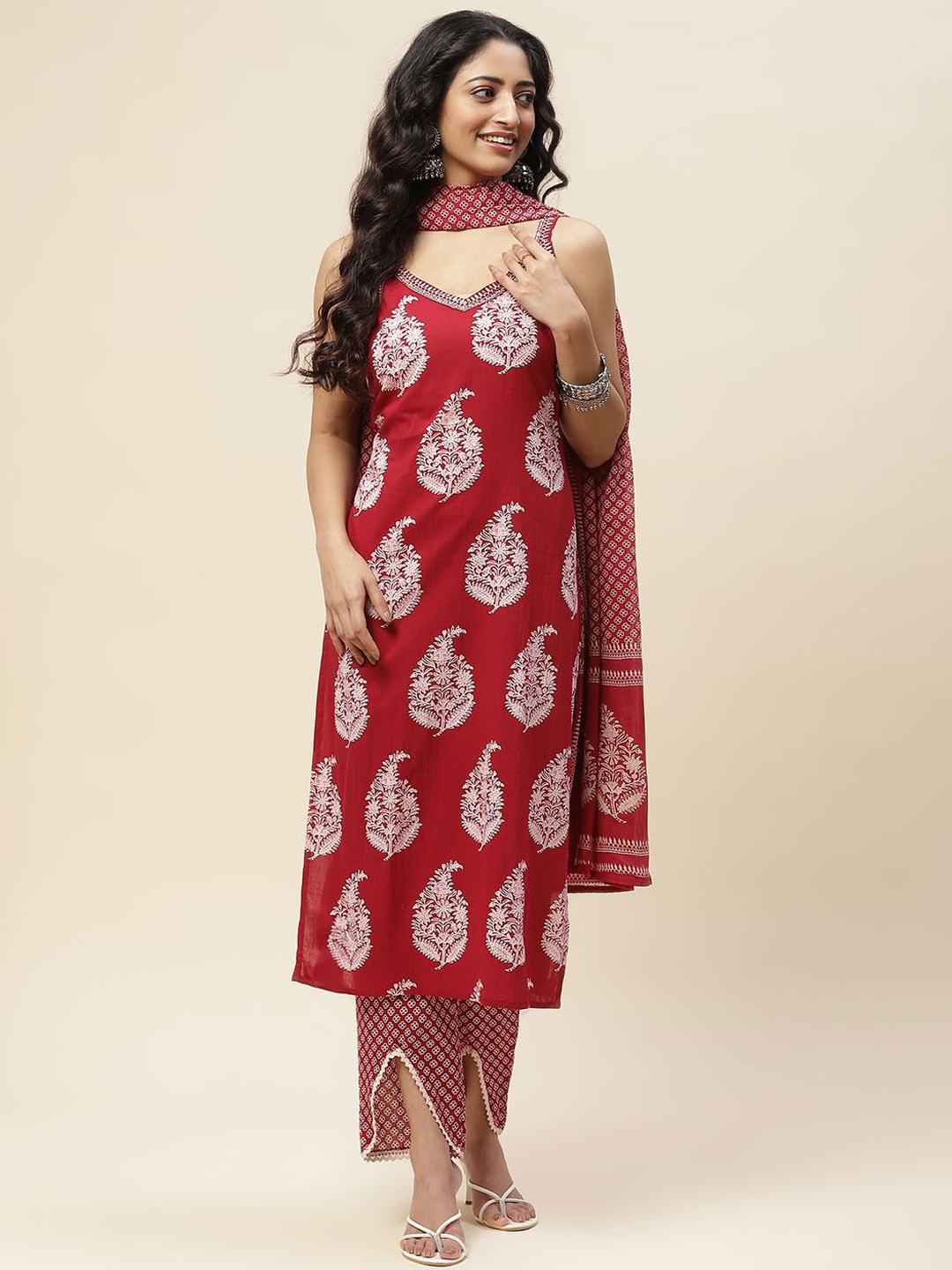 

Meena Bazaar V Neck Floral Printed Regular Kurta with Trousers & Dupatta, Maroon