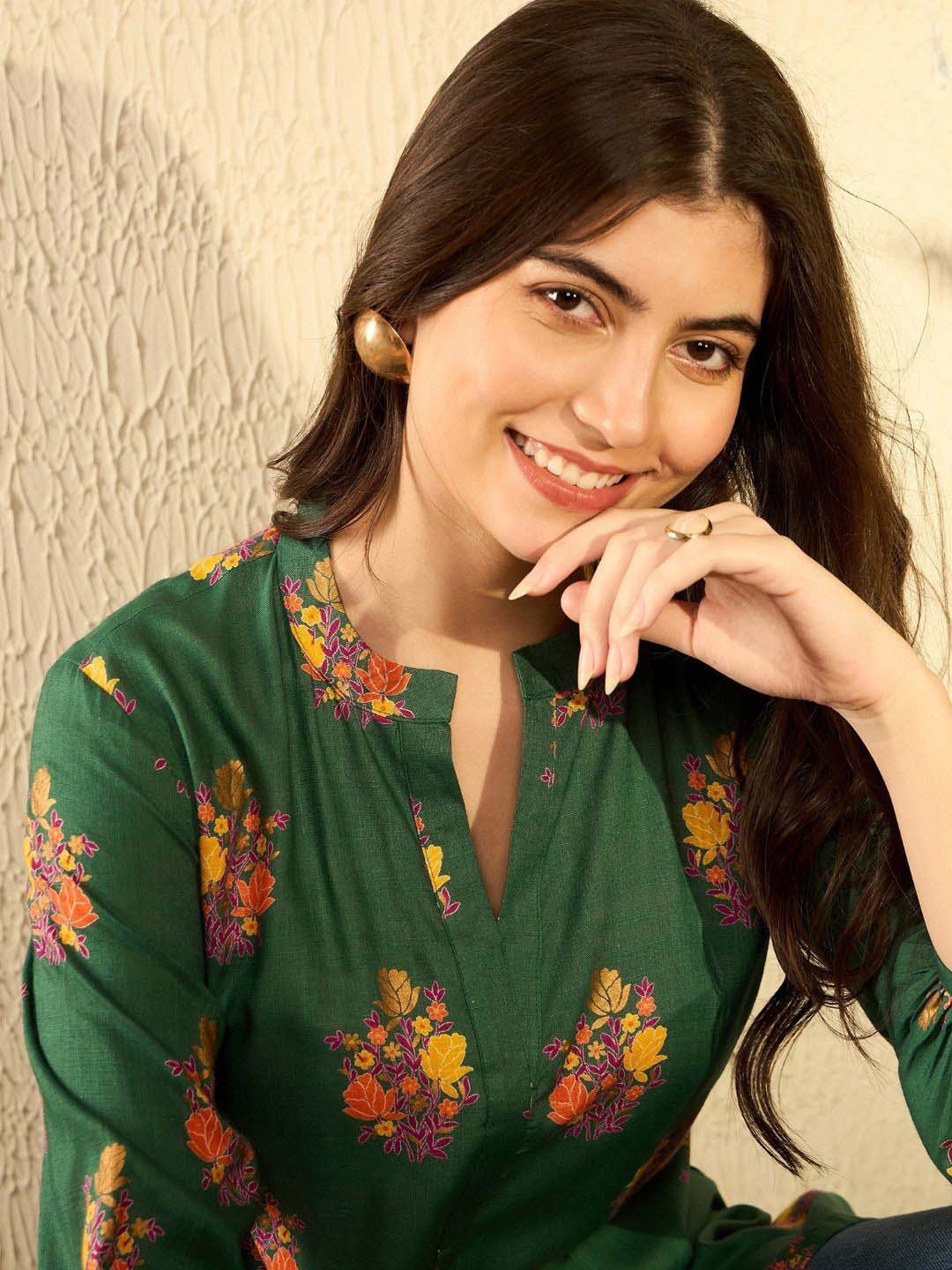 

KALINI Women Floral Printed Straight Kurtis, Green