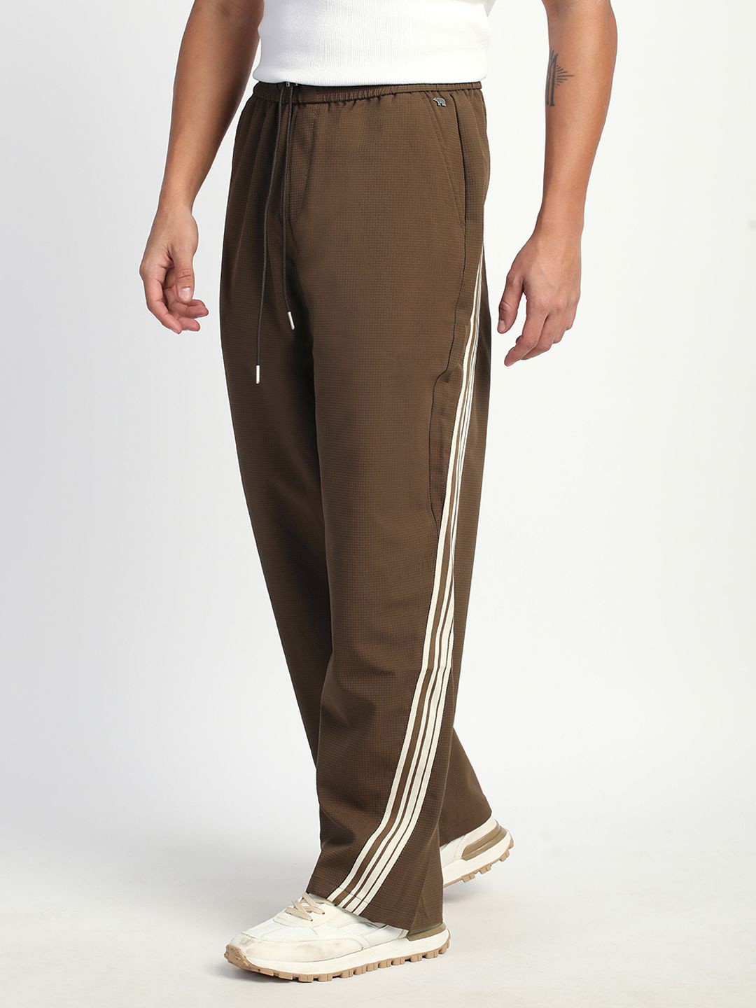 

THE BEAR HOUSE Men Straight Fit Trousers, Brown