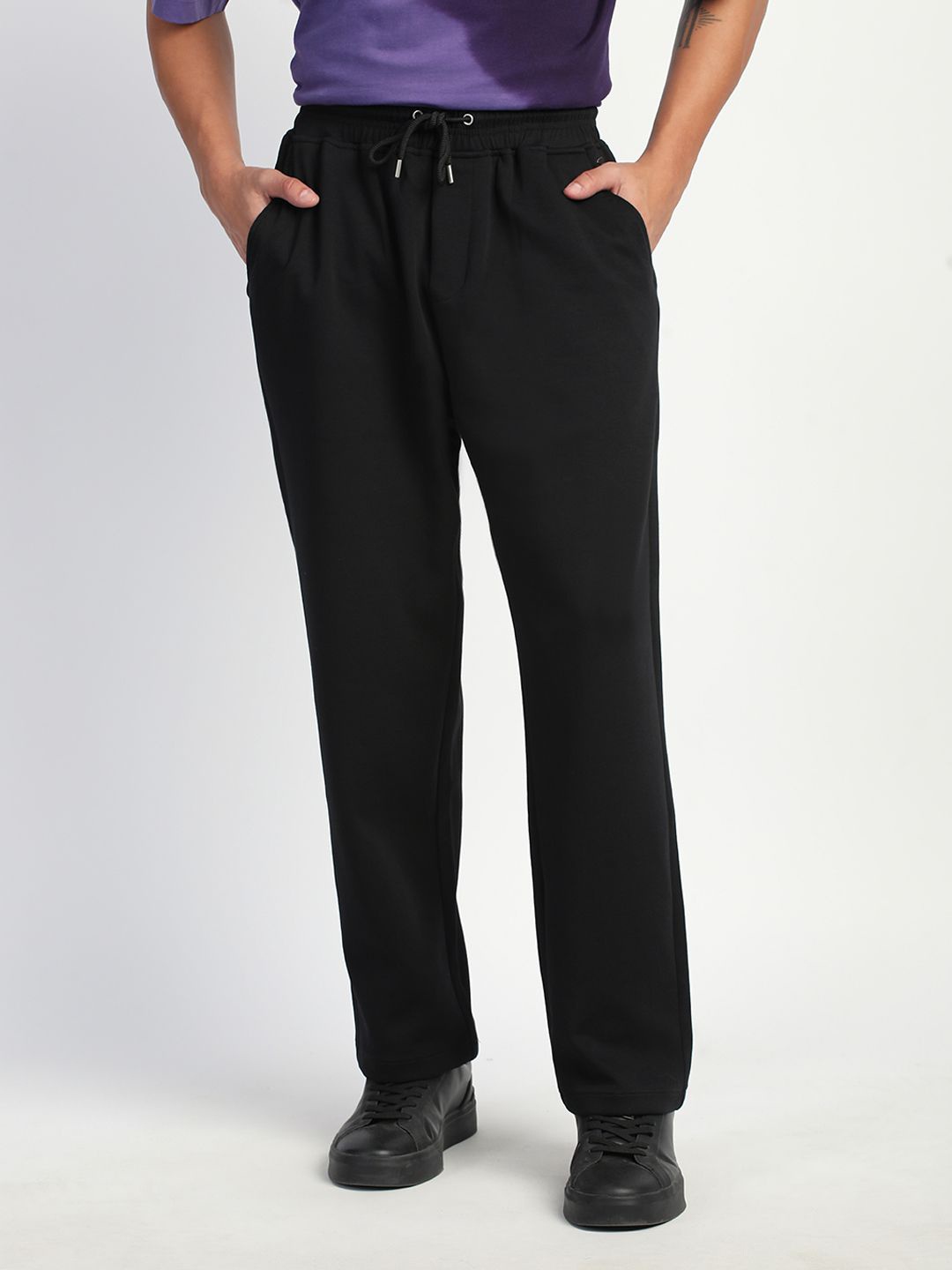 

THE BEAR HOUSE Men Mid-Rise Straight Fit Trousers, Black