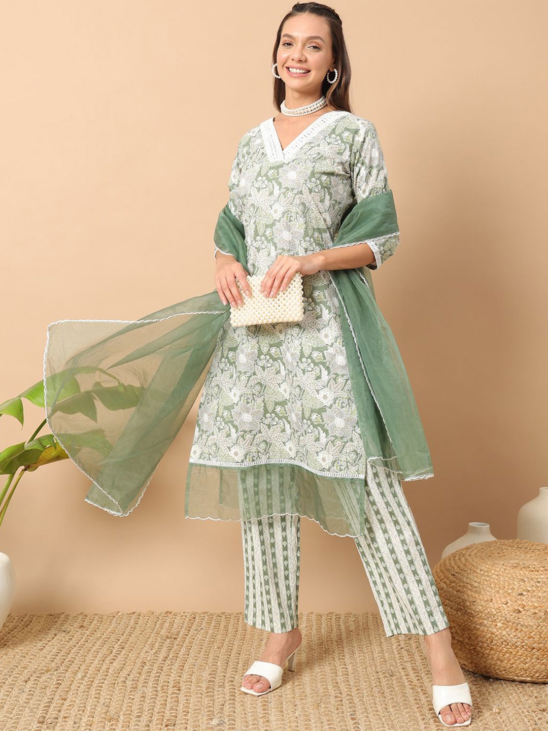 

FIORRA Floral Printed Straight Pure Cotton Kurta with Trousers & Dupatta, Green