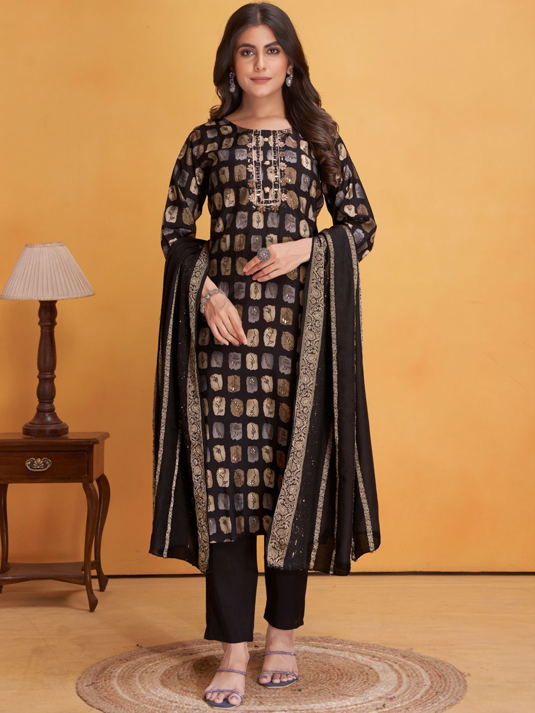 

STYLE SAMSARA Floral Printed Mirror Work Regular Kurta with Trousers & Dupatta, Black