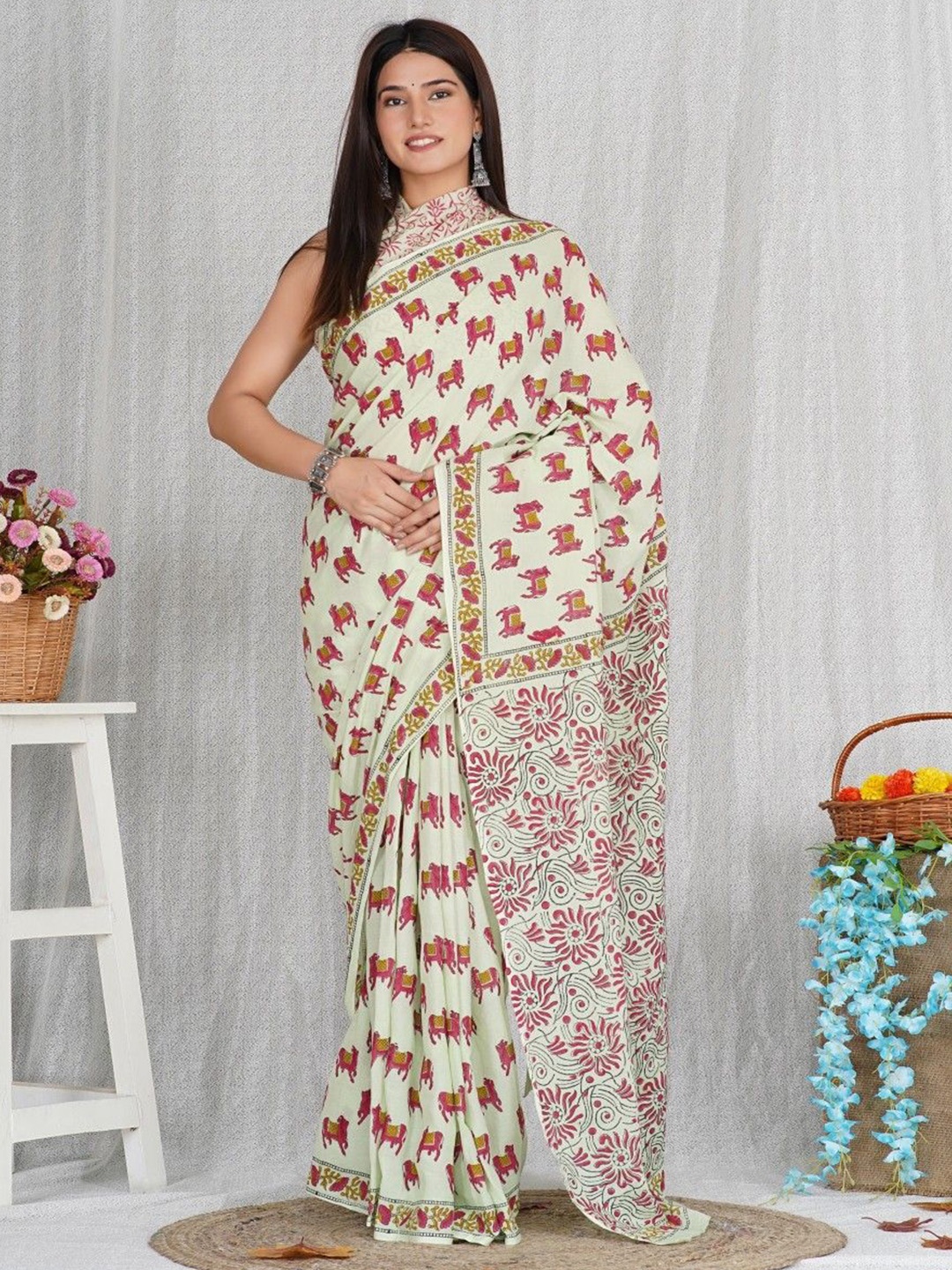 

Shivanya Handicrafts Ethnic Motifs Pure Cotton Block Print Saree, White