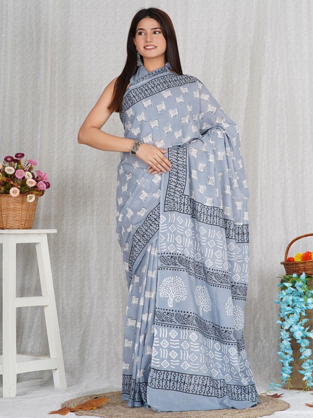 

Shivanya Handicrafts Ethnic Motifs Pure Cotton Block Print Saree, Grey