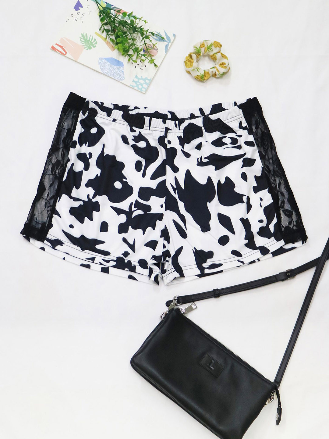

LULU & SKY Women Printed Slim Fit Low-Rise Shorts, Black