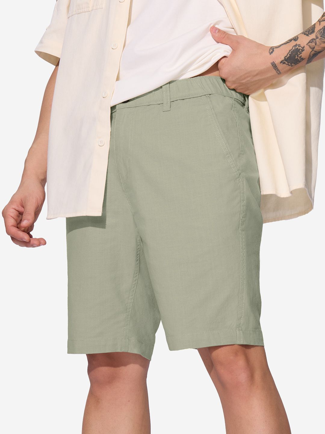 

The Souled Store Men Solid Mid Rise Regular Fit Knee Length Regular Shorts, Green