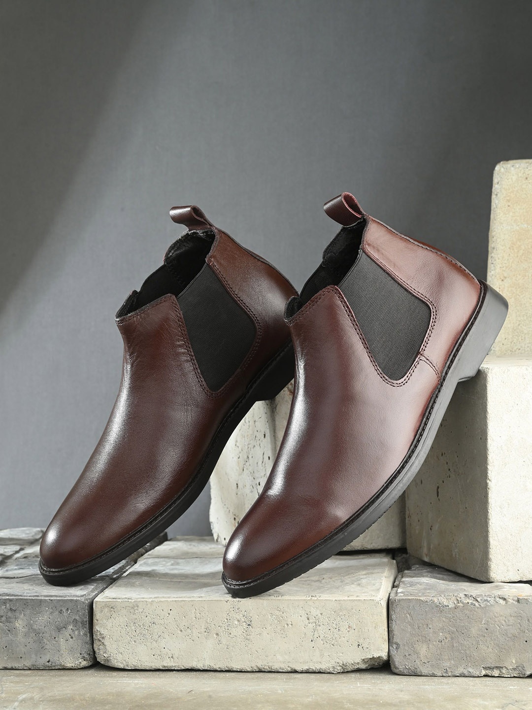 

The Roadster Lifestyle Co Men Leather Chelsea Boots, Brown