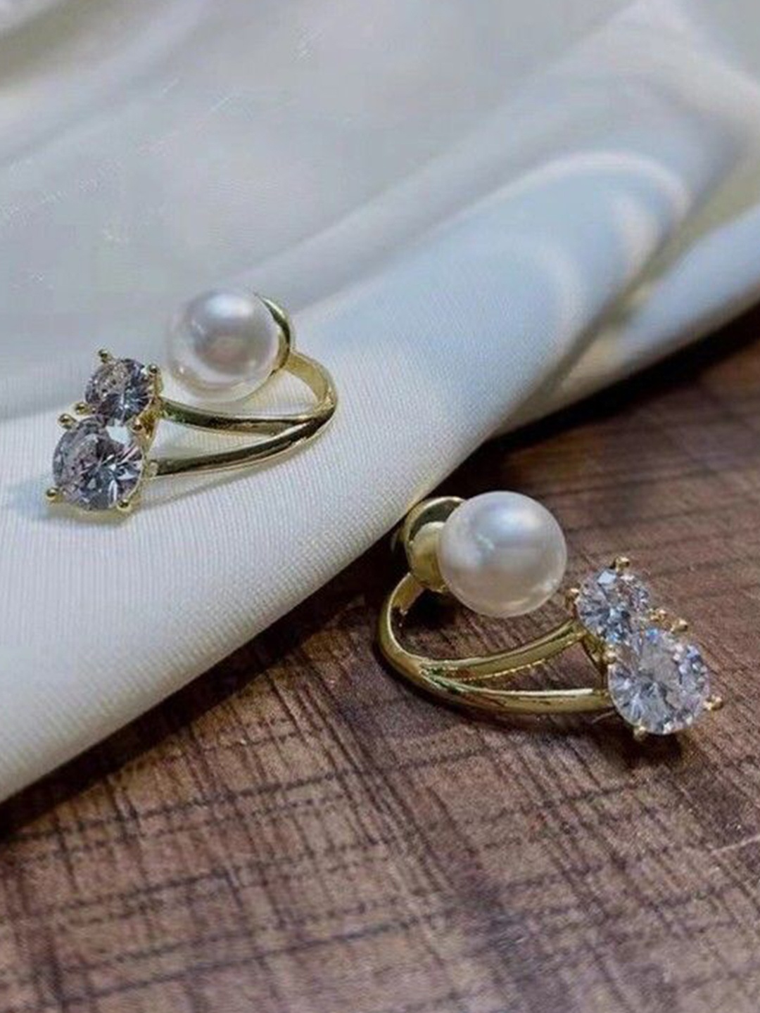 

Xivir Gold-Plated Stainless Steel Stone Studded & Beaded Studs Earrings