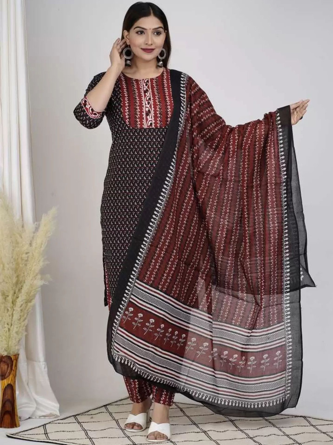 

7Threads Ethnic Motifs Printed Straight Kurta With Trousers & Dupatta, Black
