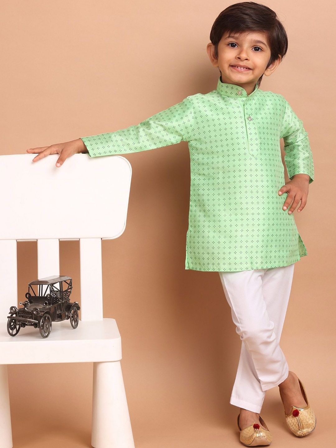 

SHIWAM ETHNIX Boys Geometric Printed Regular Kurta with Pyjamas, Green