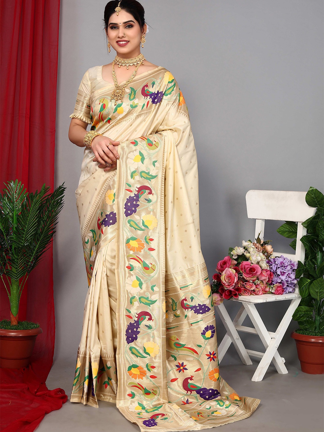 

HEER FASHION Zari Woven Paithani Saree, Off white