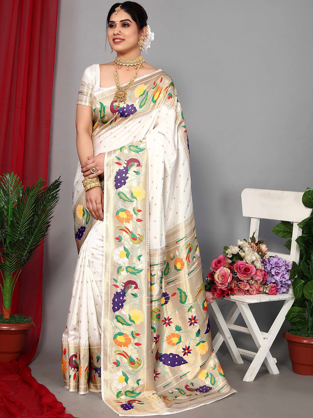 

HEER FASHION Ethnic Motif Zari Woven Paithani Saree, White