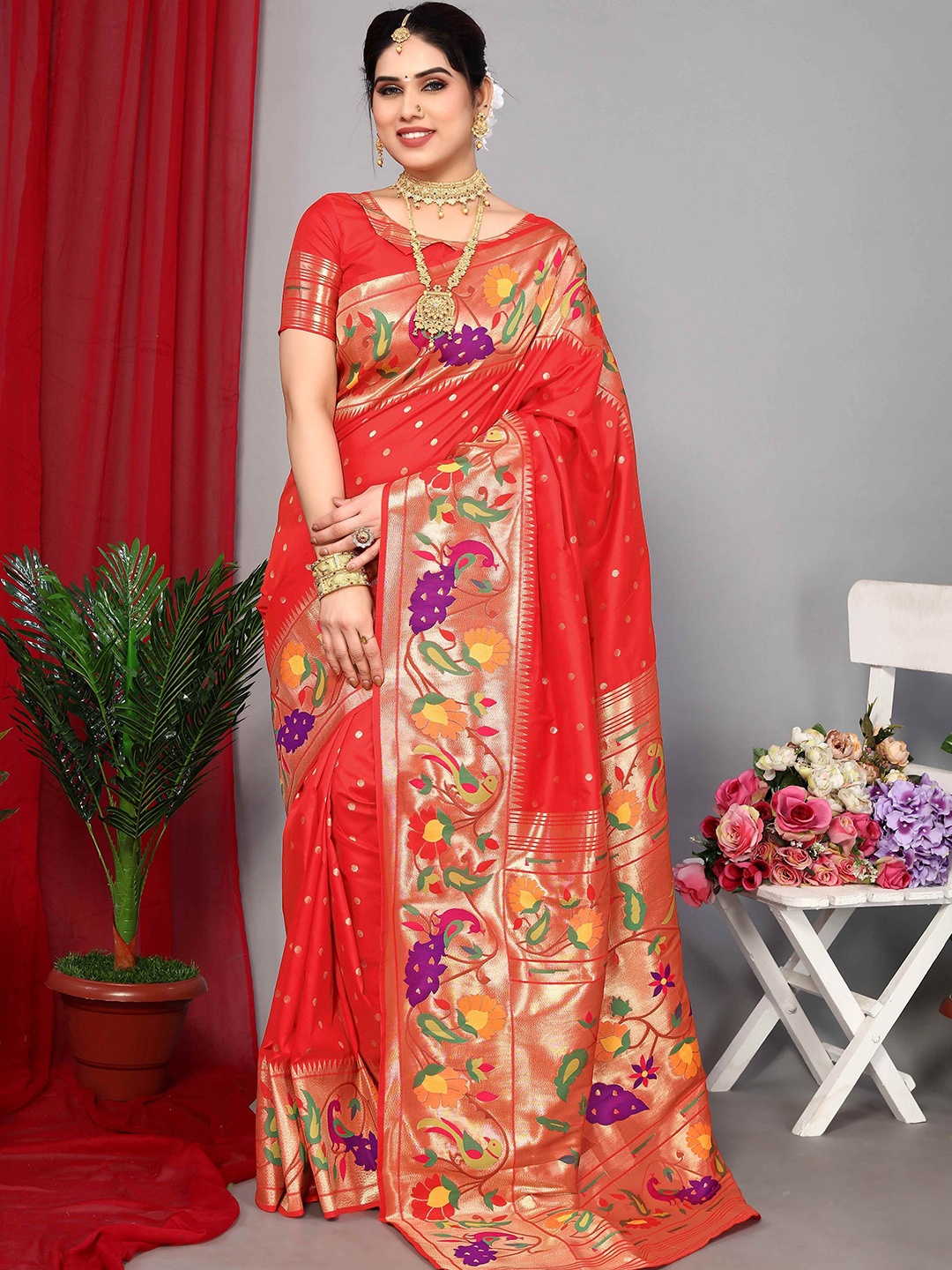 

HEER FASHION Zari Woven Paithani Saree, Red