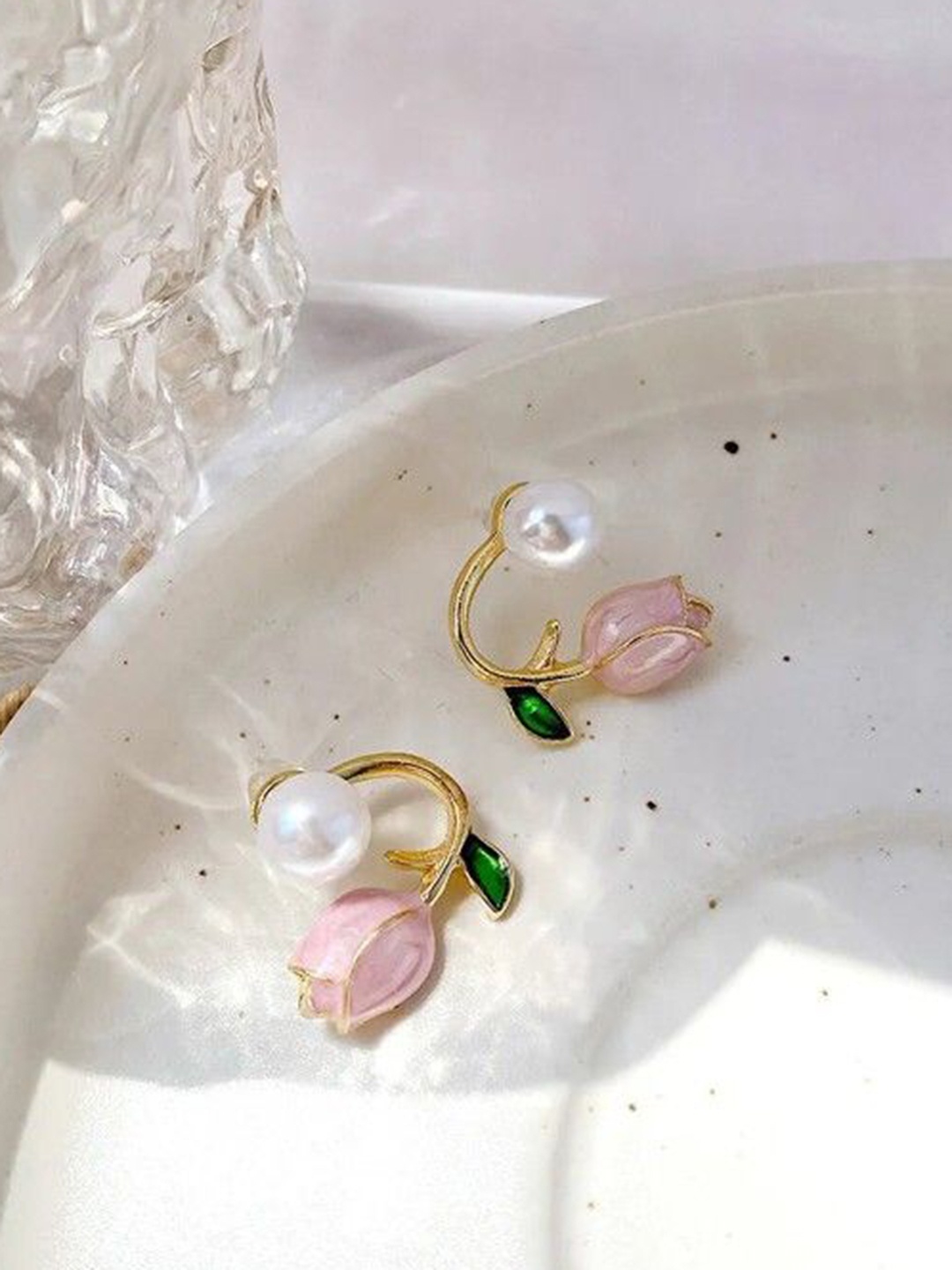 

Softwrap Gold-Plated Pearl Leaf Shaped Studs Earrings