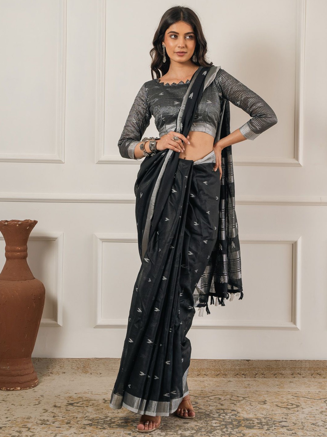 

Sangria Woven Design Banarasi Saree, Black