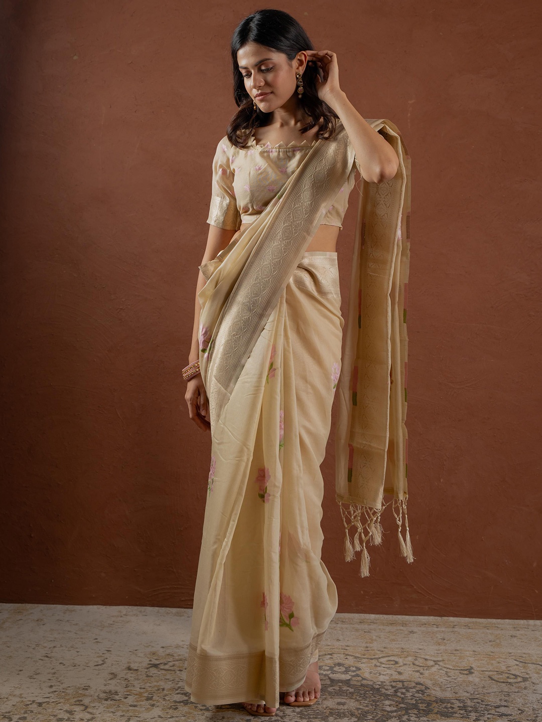 

Sangria Zari Woven Floral Banarasi Saree, Cream