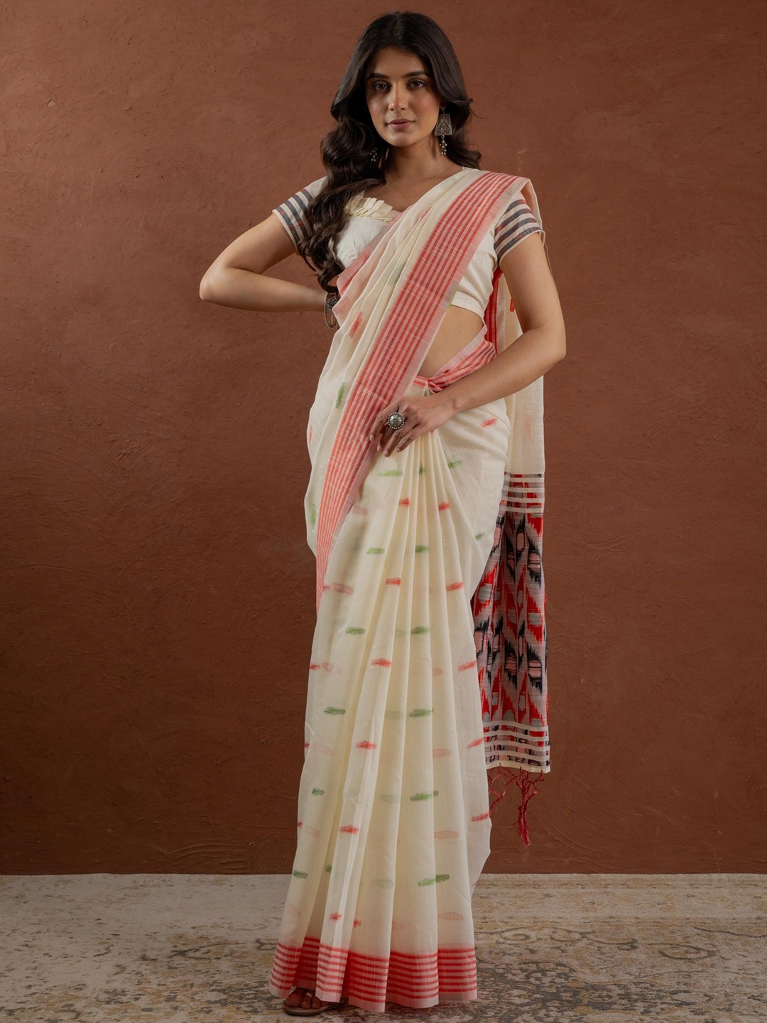 

Sangria Woven Design Jamdani Saree With Unstitched Blouse, White