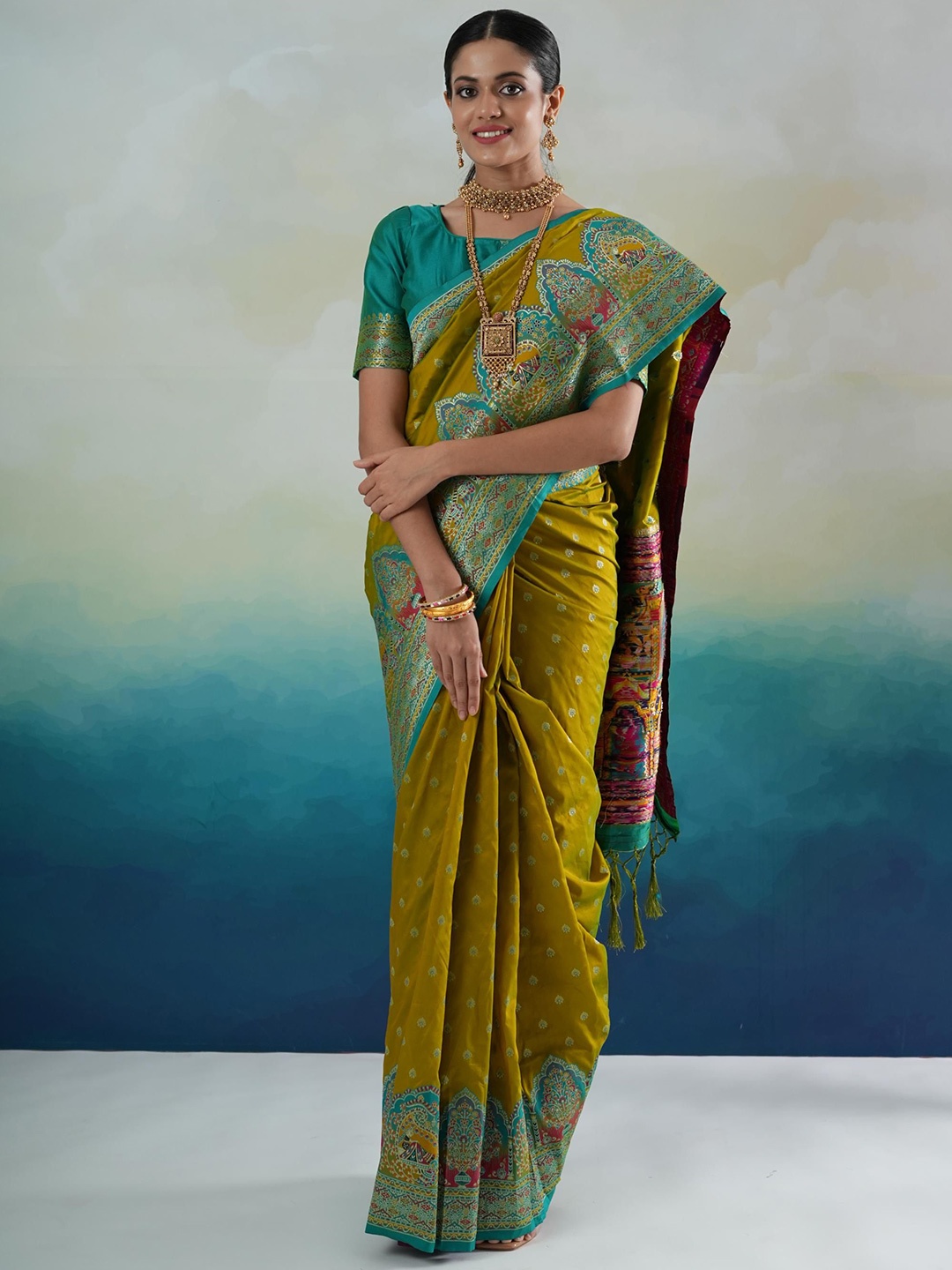 

Sangria Ethnic Motif Zari Woven Banarasi Saree, Green