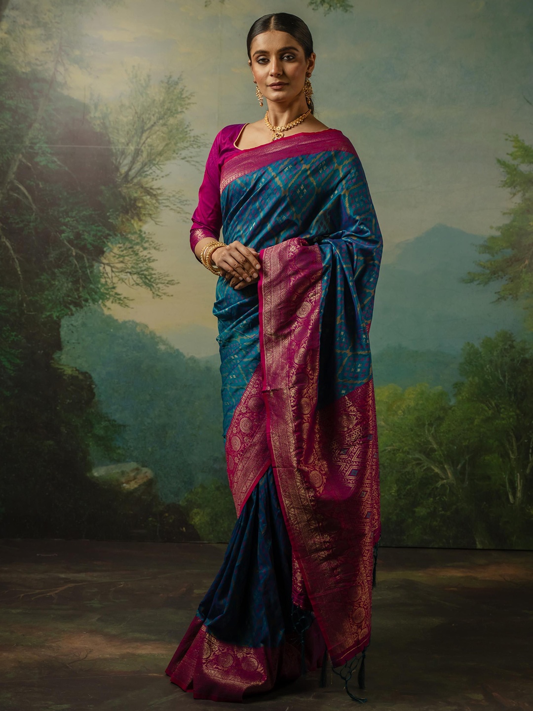 

Sangria Geometric Zari Woven Banarasi Saree, Blue