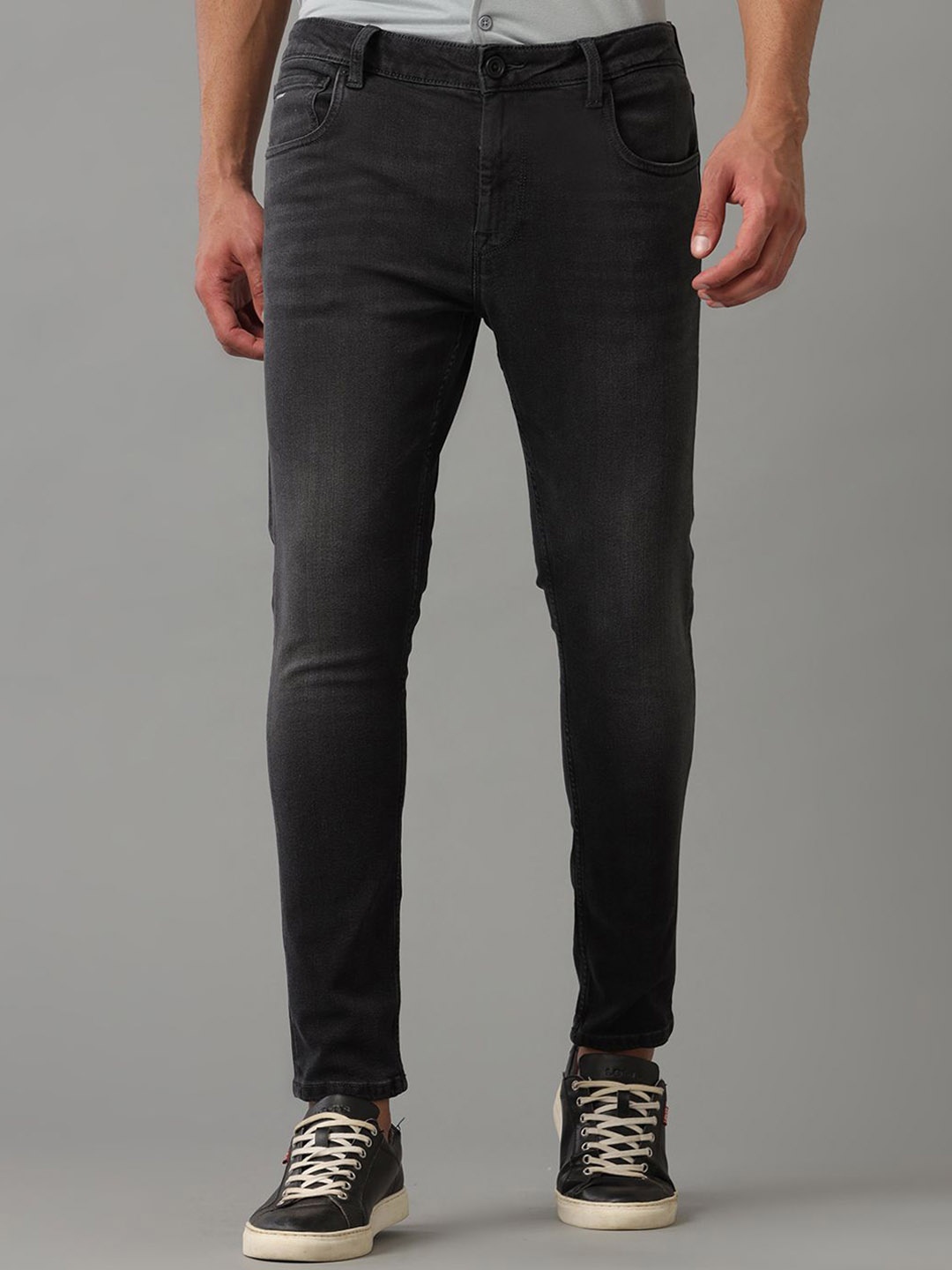

Voi Jeans Men Regular Fit Mid-Rise Comfort Light Fade Stretchable Jeans, Black