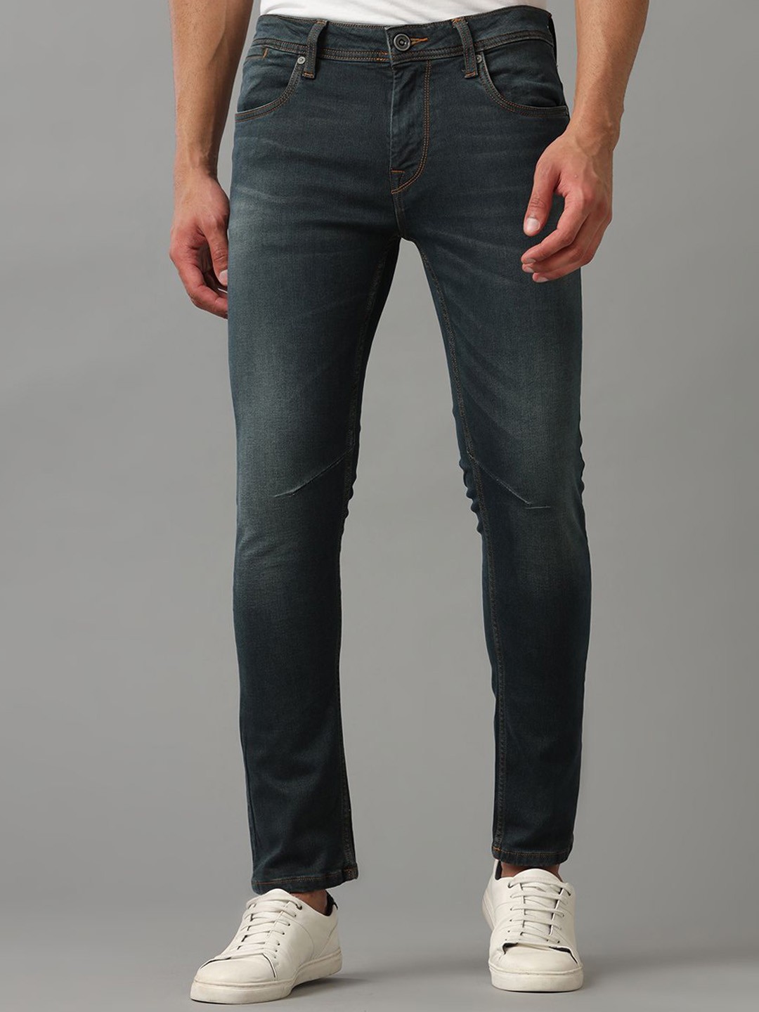 

Voi Jeans Men Comfort Low Distress Light Fade Stretchable Jeans, Green